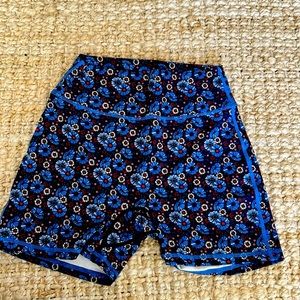 Buff Bunny Legacy Shorts medium